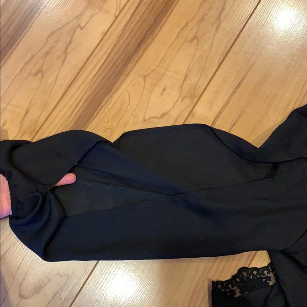 blouse - Picture 3 of 4